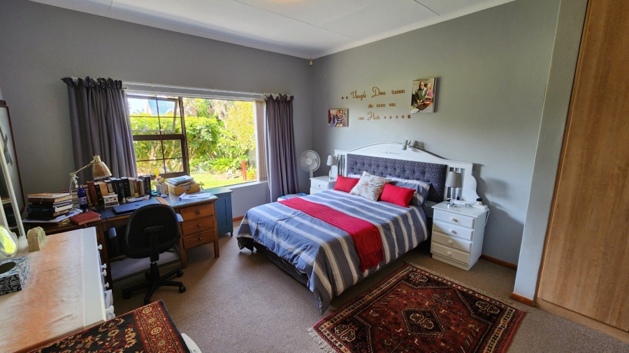 6 Bedroom Property for Sale in Fraaiuitsig Western Cape